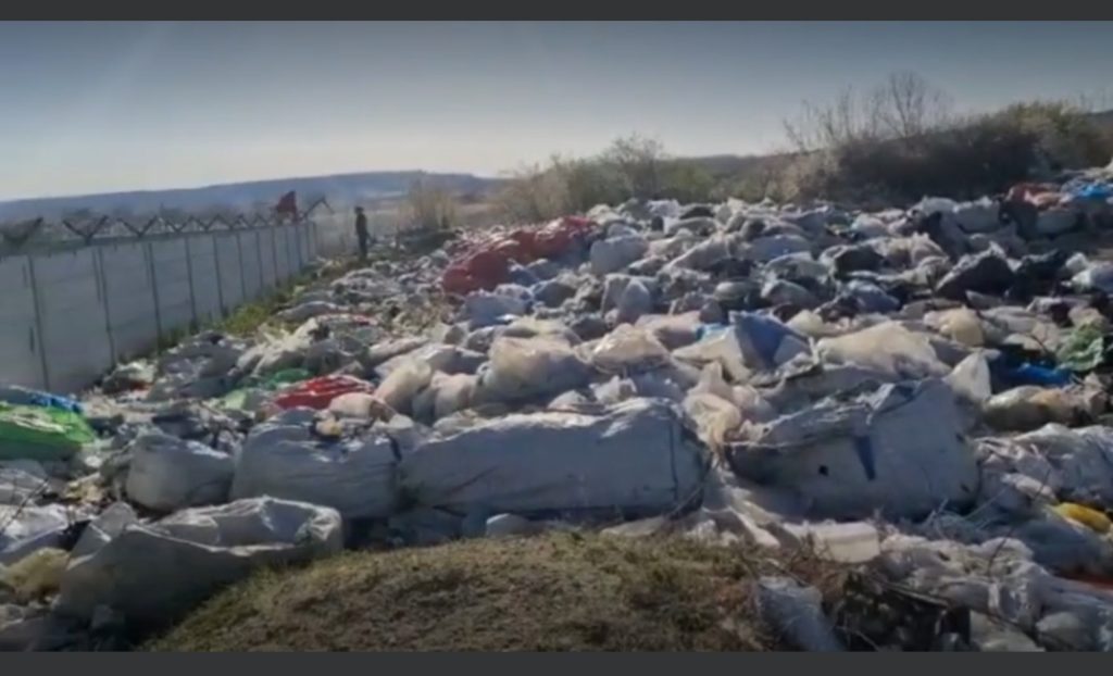 Garda de Mediu a găsit 10 tone de deşeuri  abandonate lână Parcul Tineretului