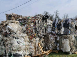 190 de tone de deșeuri aduse din Italia, găsite în curtea unei firme din Bihor