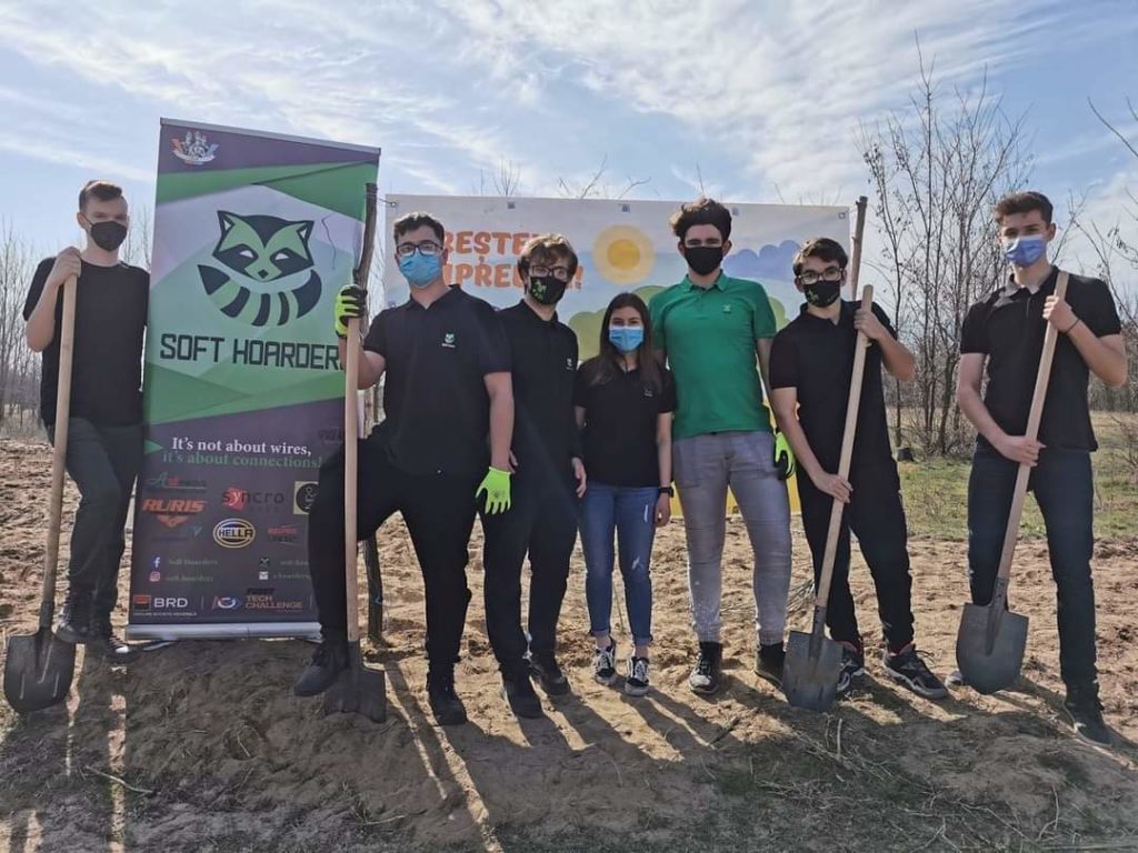 Echipa de robotică de la Colegiul „Buzeşti” lansează provocarea „Let`s get Green”