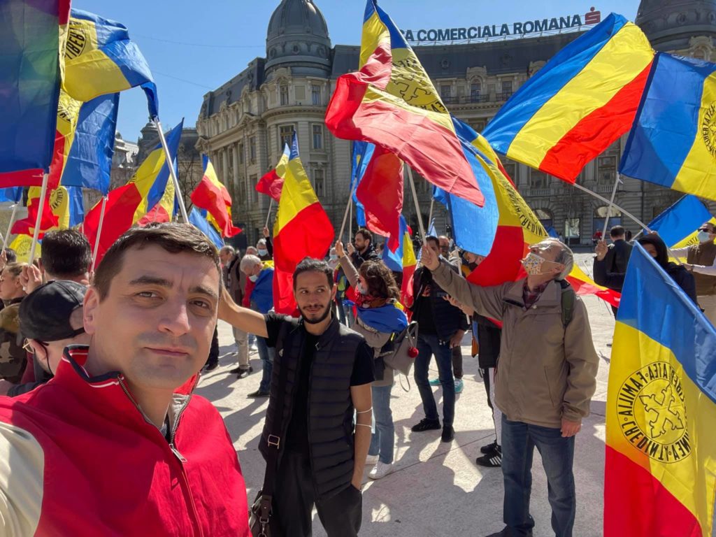 Proteste în Piața Universității și Piața Victoriei din București