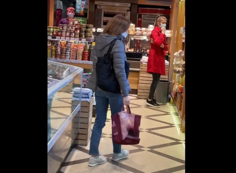 VIDEO: Maia Sandu, surprinsă singură la piață