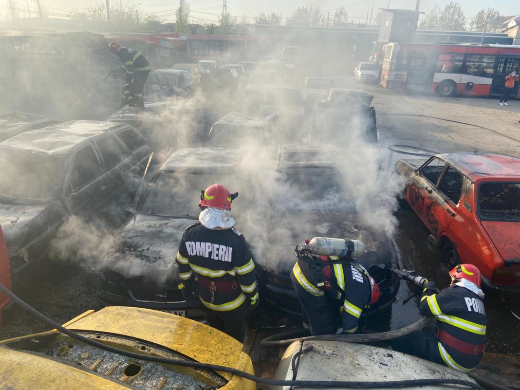 Câte mașini și autobuze au ars în incendiul din curtea RAT Craiova