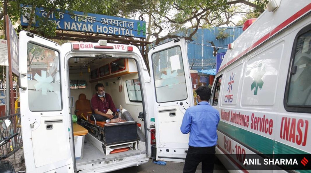 Spitalele din India nu mai au paturi libere, nici oxigen
