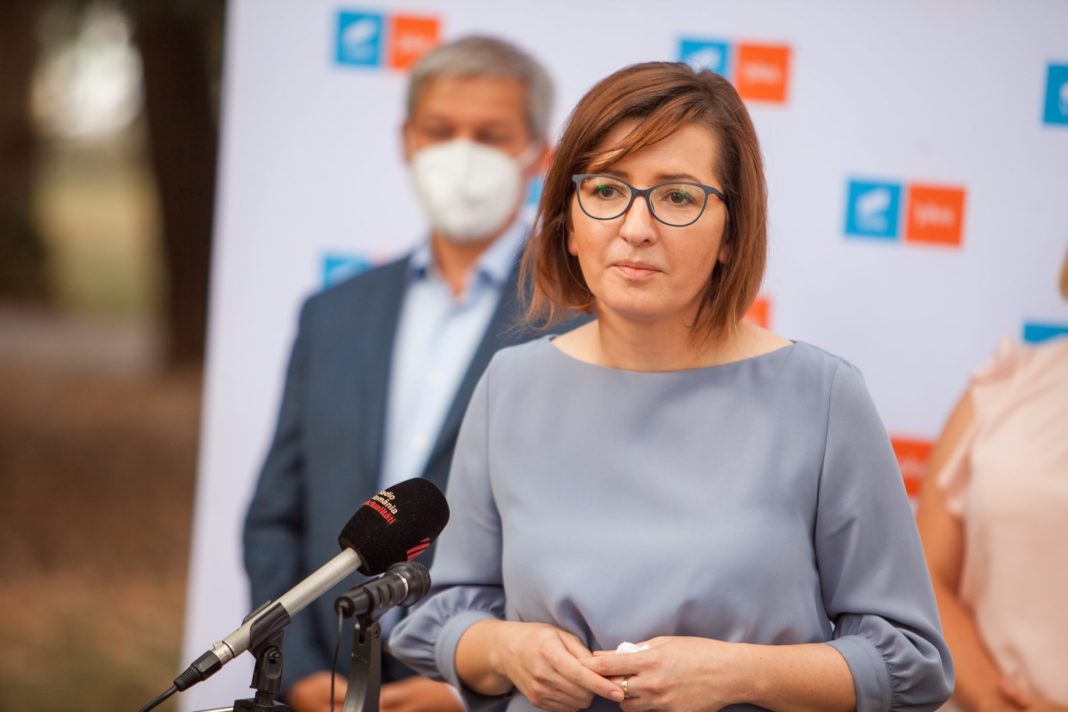 Ioana Mihăilă: De 1 Decembrie, Florin Cîţu le face cadou românilor valul 5 al pandemiei