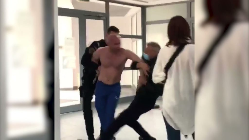 Pumni și păruială între două familii, la Starea Civilă din Vaslui