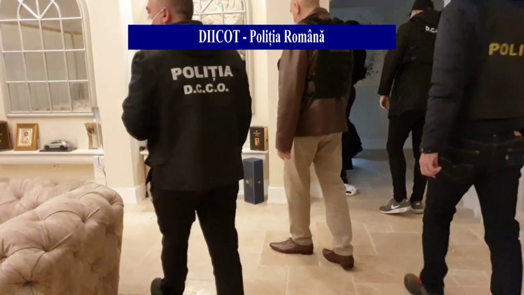 30 de inculpaţi, judecaţi pentru trafic de persoane