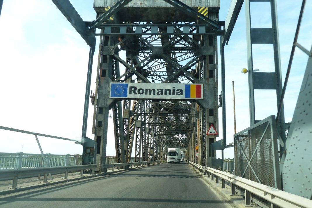 Trafic permis pe ambele sensuri, pe Podul Prieteniei, în perioada sărbătorilor de iarnă