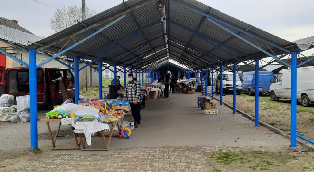 Amenzi pentru comercianţii din Piaţa din Poiana Mare