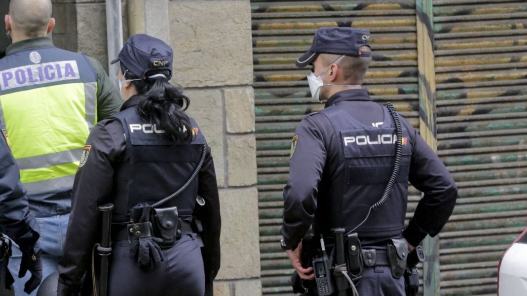 Fetiță româncă de 12 ani, căutată o lună de poliţia spaniolă, după ce părinții au vândut-o