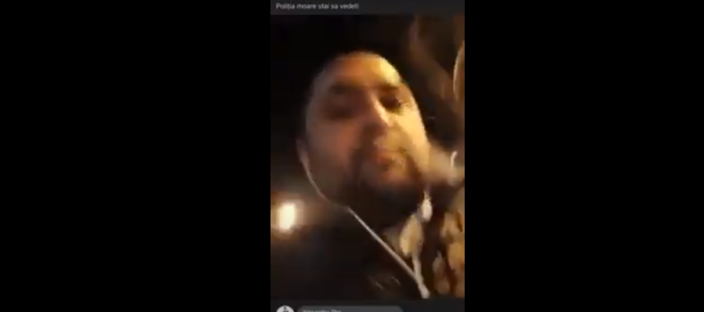 VIDEO: Polițist tăiat de un tânar care a transmis live evenimentul