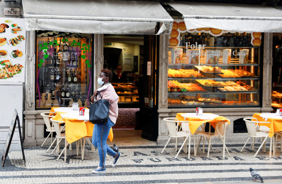 Portugalia a relaxat restricţiile, deschizând magazinele şi şcolile