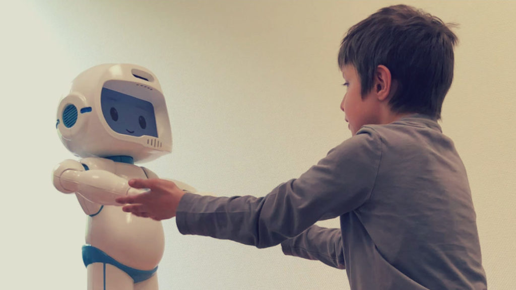 Roboţii îi ajută pe copiii cu autism să îşi îmbunătăţească abilităţile sociale