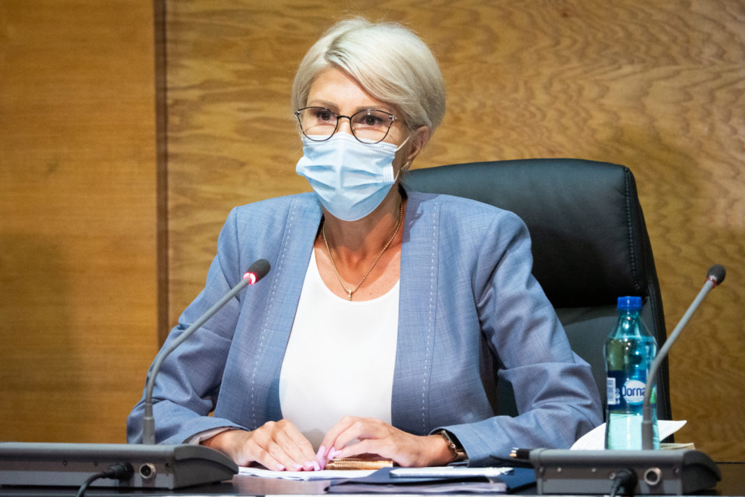 Angajatorul, obligat să informeze salariatul că trebuie să adere la un fond pensii administrat privat