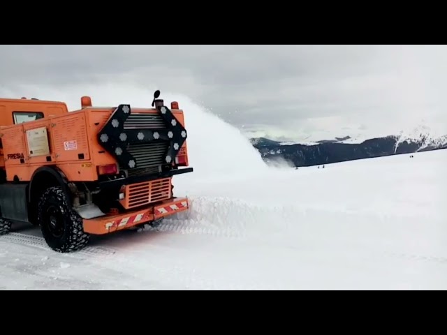 Trei utilaje de deszăpezire intervin la Rânca