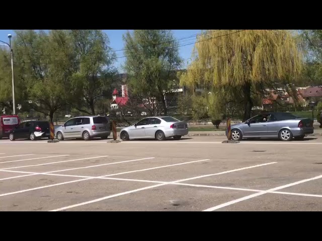 (VIDEO) Coadă la centrul de vaccinare drive-thru deschis la Cluj