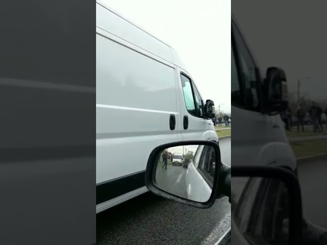 VIDEO: Înmormântare cu zeci de participanți, în plină pandemie, în Craiova