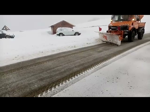 Gorj: Se intervine cu trei utilaje de deszăpezire pe DN67 C Novaci – Rânca