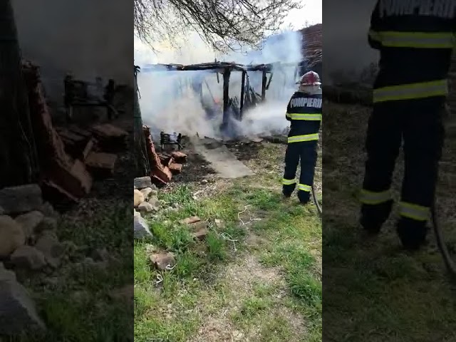 VIDEO: Anexa unei case, cuprinsă de flăcări