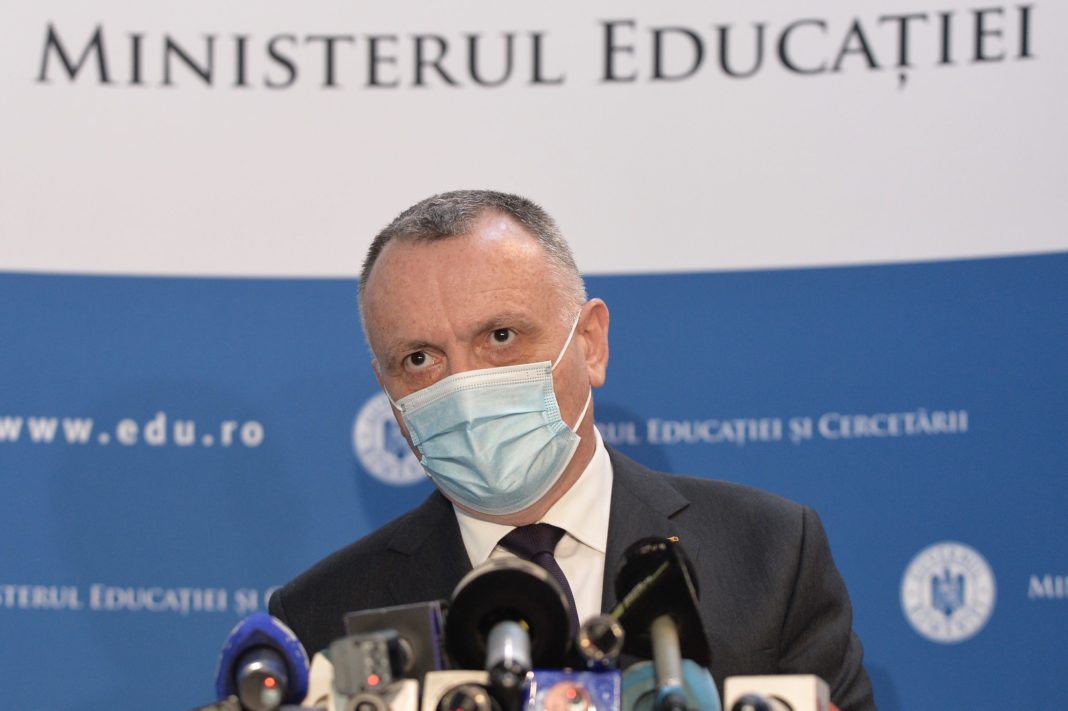 Sorin Cîmpeanu a spus că peste 185.000 de angajaţi din sistemul de educaţie sunt imunizaţi