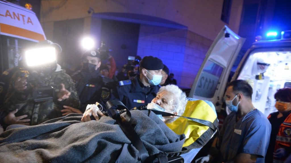 Pacienți de la Spitalul Foișor, evacuați în portbagajele mașinilor