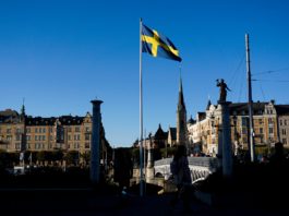 Suedia va amâna un plan menit să relaxeze unele restricţii pentru combaterea COVID-19