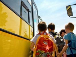 Elevii de clasele primare vor putea beneficia de transport gratuit la şcoală