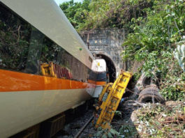 Cel puţin 36 de morţi şi zeci de răniţi în urma deraierii unui tren