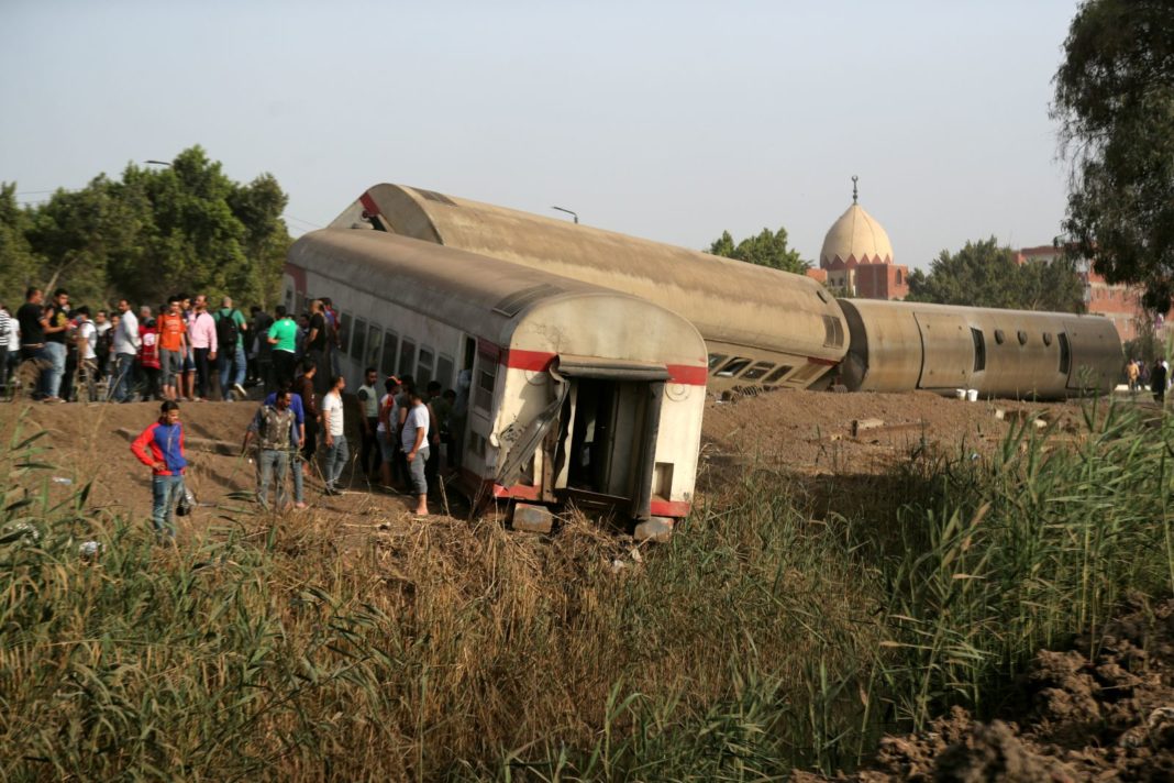 97 de răniți după ce un tren de pasageri a deraiat în Egipt