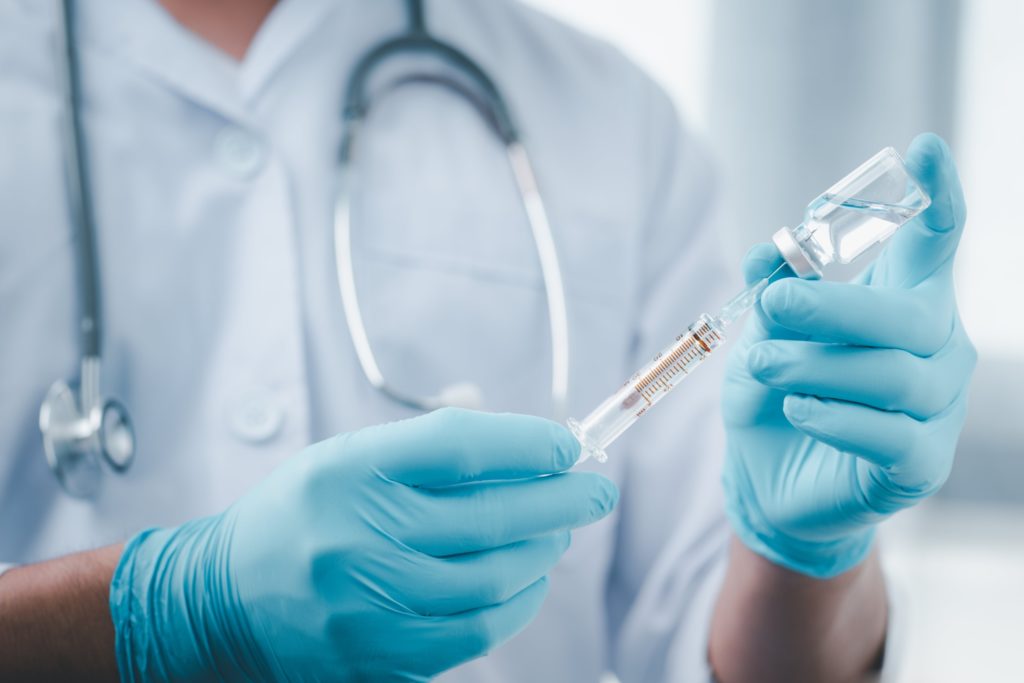 Irlanda aprobă vaccinurile Johnson & Johnson şi AstraZeneca pentru persoanele de peste 50 de ani