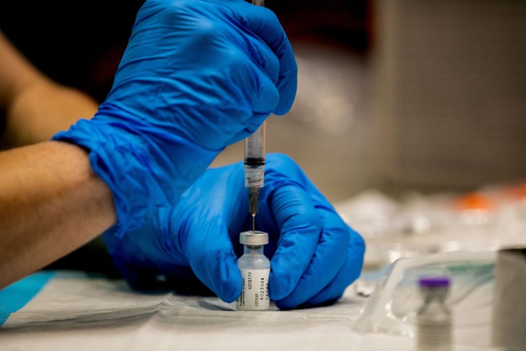 INSP: 0,2% dintre persoanele vaccinate cu ambele doze, confirmate cu COVID INSP: 0,2% dintre persoanele vaccinate cu ambele doze, confirmate cu COVID