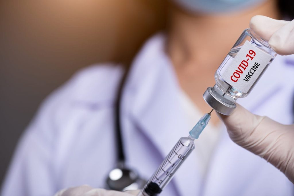 Aproape 770.000 de persoane, pe listele de așteptare pentru vaccinare