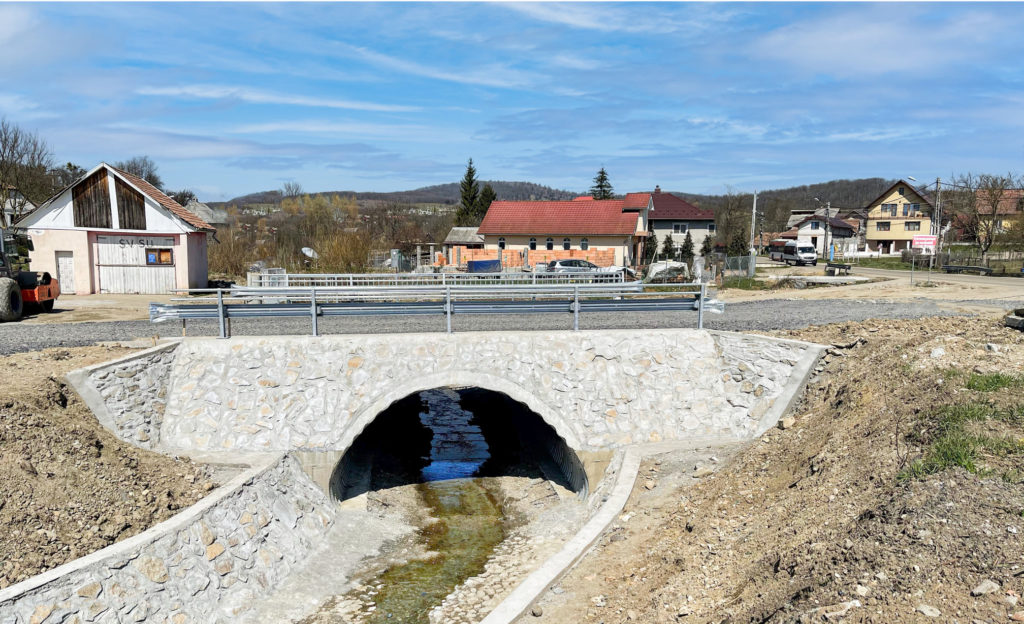 Poduri peste Desnăţui şi Terpeziţa, la Carpen. Model de pod construit de ViaCon România în cartierul Sigmir, din Bistrița Năsăud