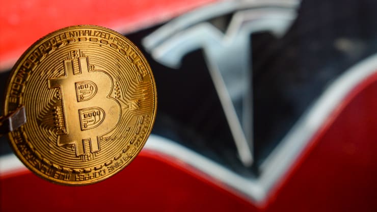 Tesla a suspendat achiziționarea de automobile cu plata prin moneda Bitcoin