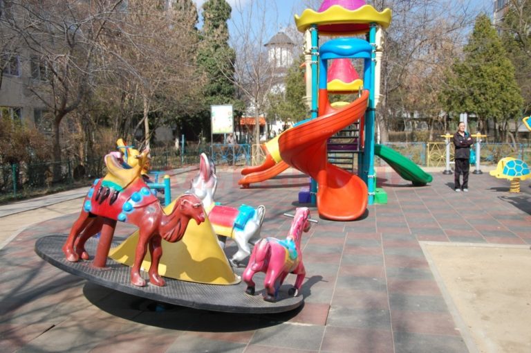 Nu toate locurile de joacă din Craiova pot fi reparate
