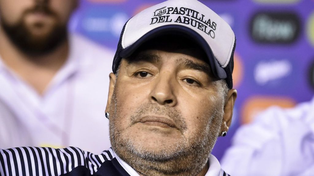 Maradona a fost lăsat în voia sorţii, conform unei expertize medicale