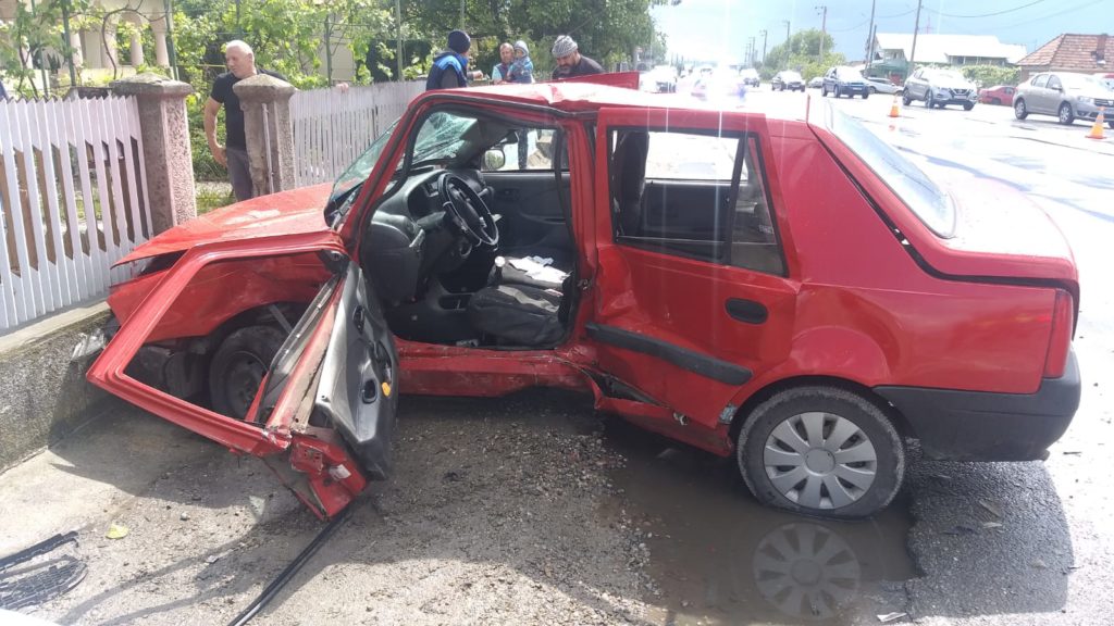 Vâlcea: Coliziune între două autoturisme soldat cu trei victime