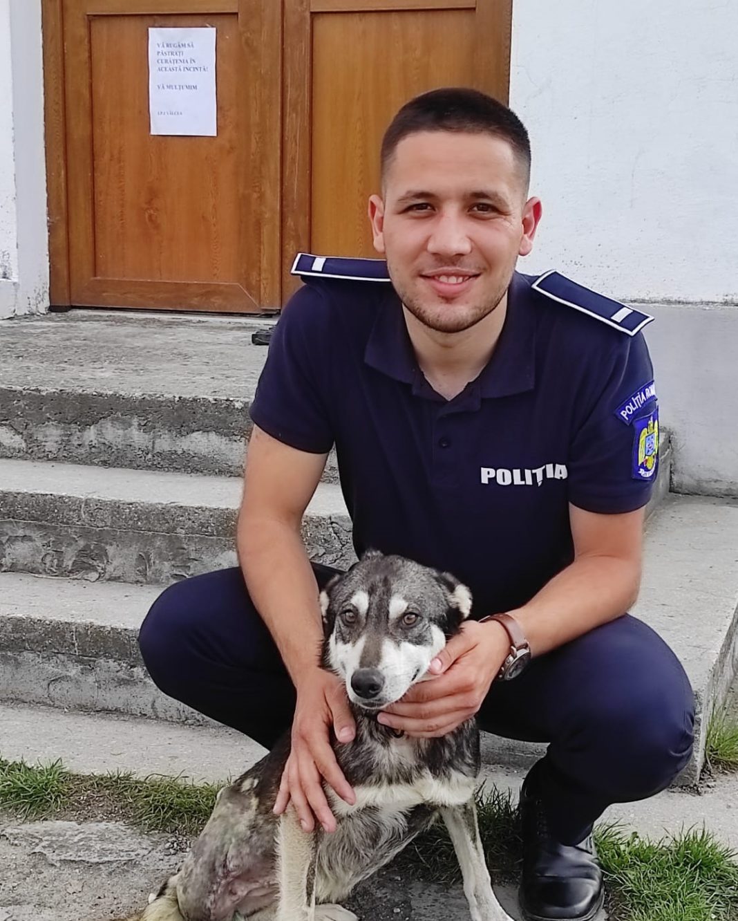 După operația de amputarea a unui membru, cățelușa a fost adoptată de un polițist