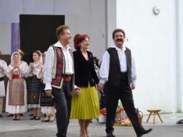 (Galerie Foto) Ansamblul ,,Maria Tănase”, surpriză neașteptată pentru publicul craiovean