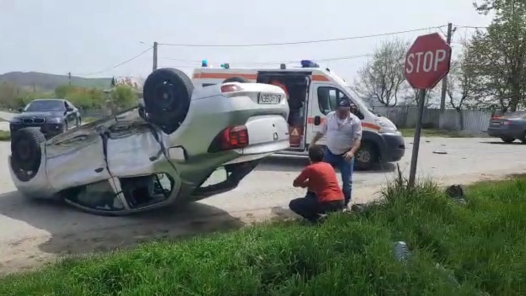 Gorj: Băiat de 5 ani și femeie de 28 de ani, răniți într-un accident rutier în localitatea Bărbătești