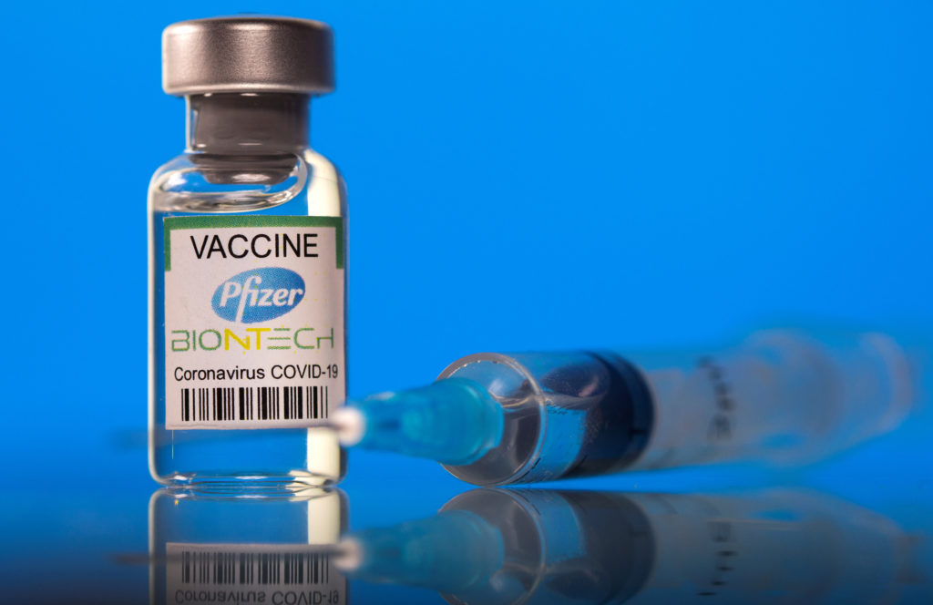 Pfizer testează administrarea unei a treia doze de vaccin anti-Covid împreună cu un ser pneumococic