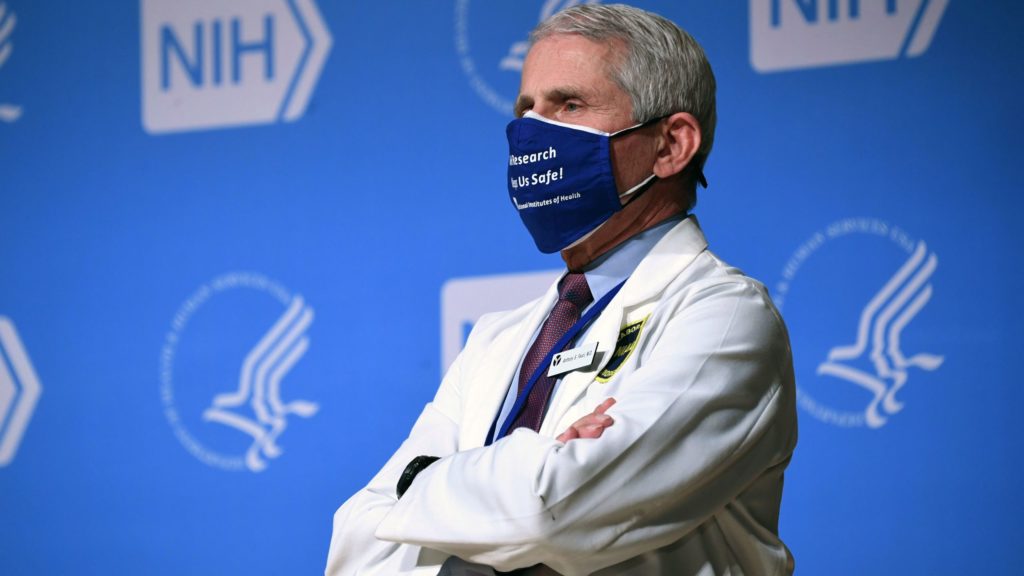 Fauci: Vaccinurile anti-Covid oferă o protecție mai mare decât imunizarea naturală