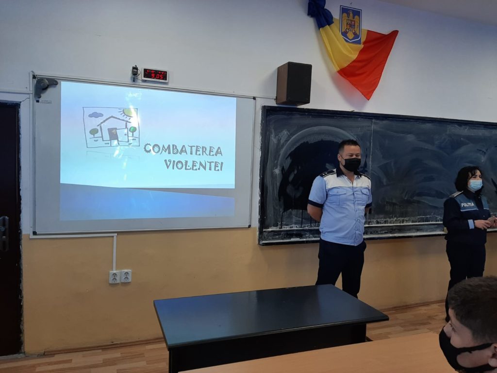 Olt: Polițiștii printre elevi pentru prevenirea fenomenului de bullying