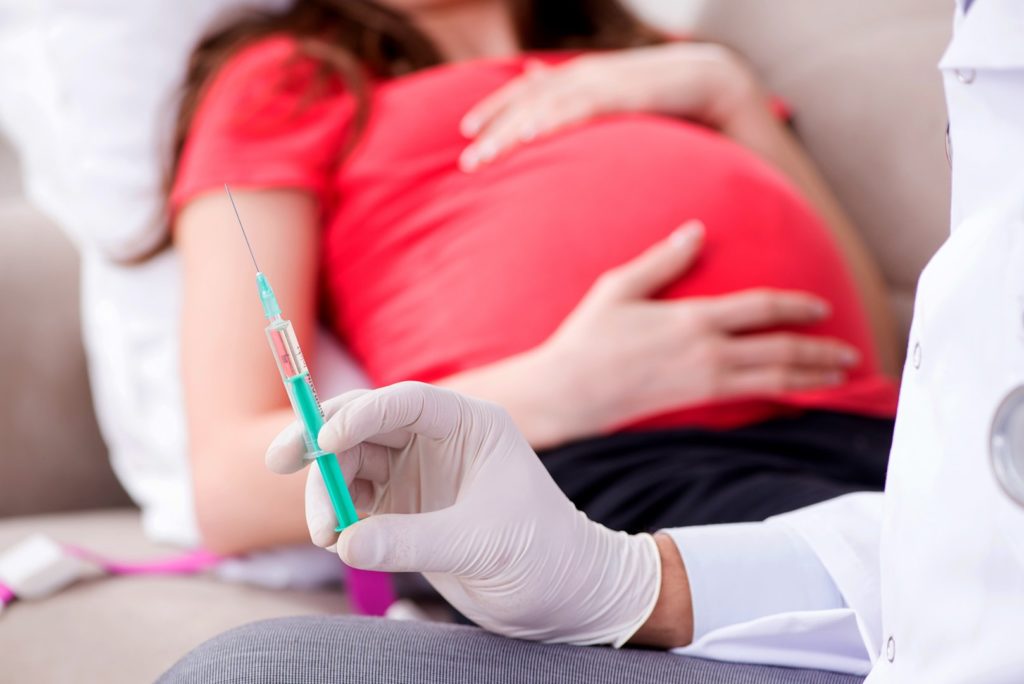 Viena, primul oraş din UE care vaccinează împotriva Covid-19 femeile însărcinate