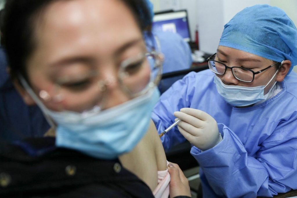 Vaccinul CoronaVac reduce mortalitatea în caz de COVID cu 97%, față de Pfizer, care are rata de 80%
