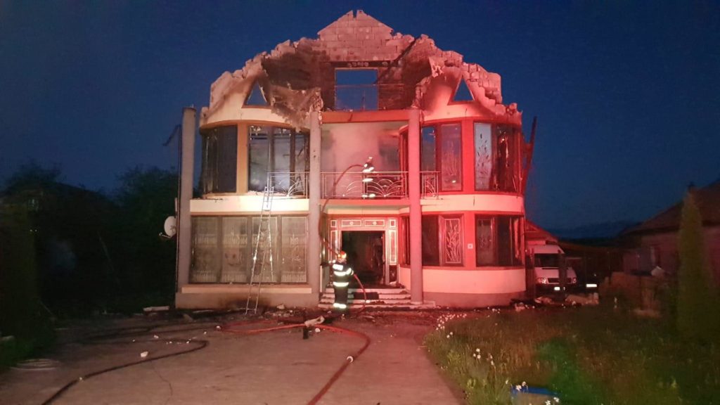 Gorj: Locuințe incendiate la Scoarța