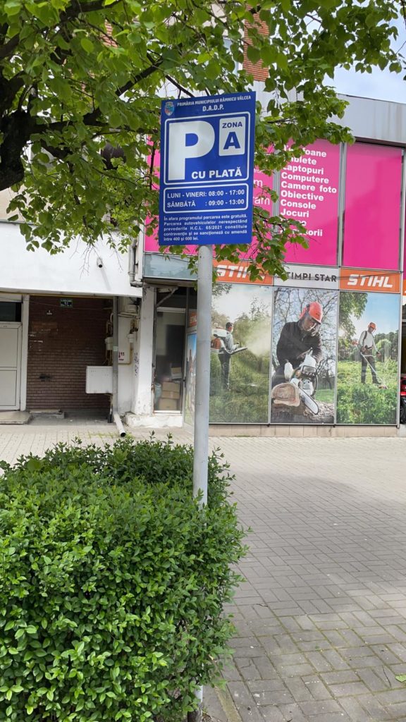 Râmnicu Vâlcea: Abonamentul lunar de parcare costă cât un pachet de țigări
