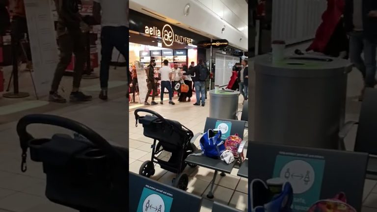 (VIDEO) Bătaie între țigani români pe Aeroportul din Luton