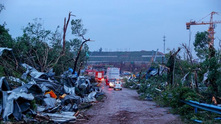 (VIDEO) China: Morți și răniți în urma a două tornade