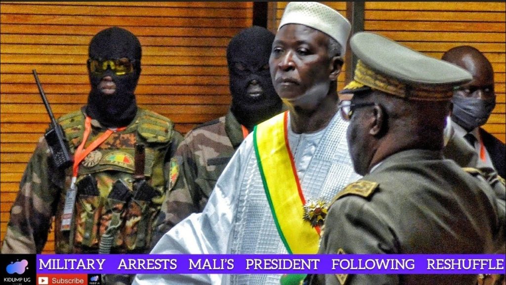 (VIDEO) Mali: Preşedintele şi premierul de tranziţie, reținuți de armată