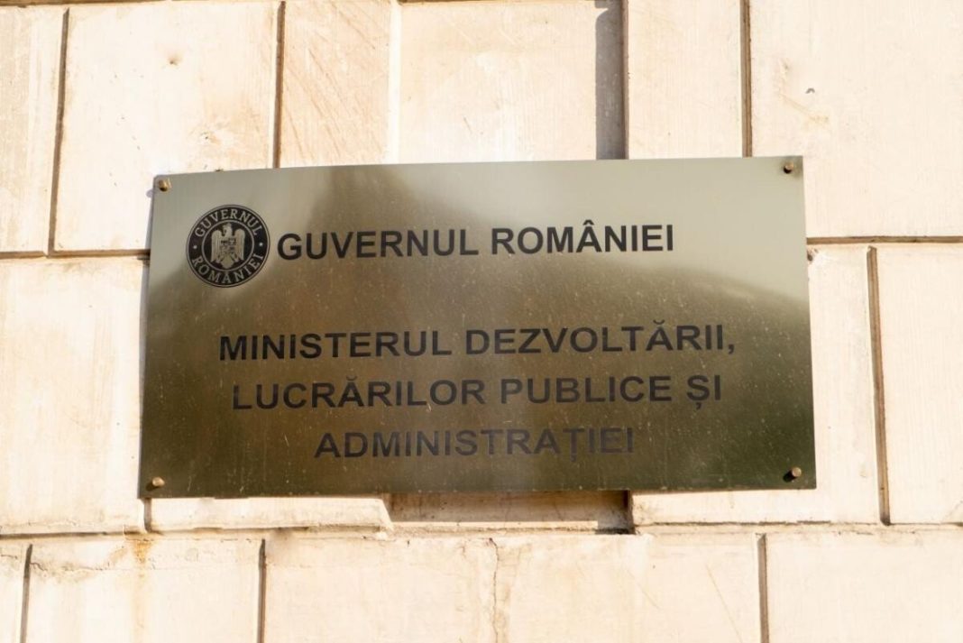 Dispar funcții de conducere și zeci de posturi vacante din Ministerul Dezvoltării